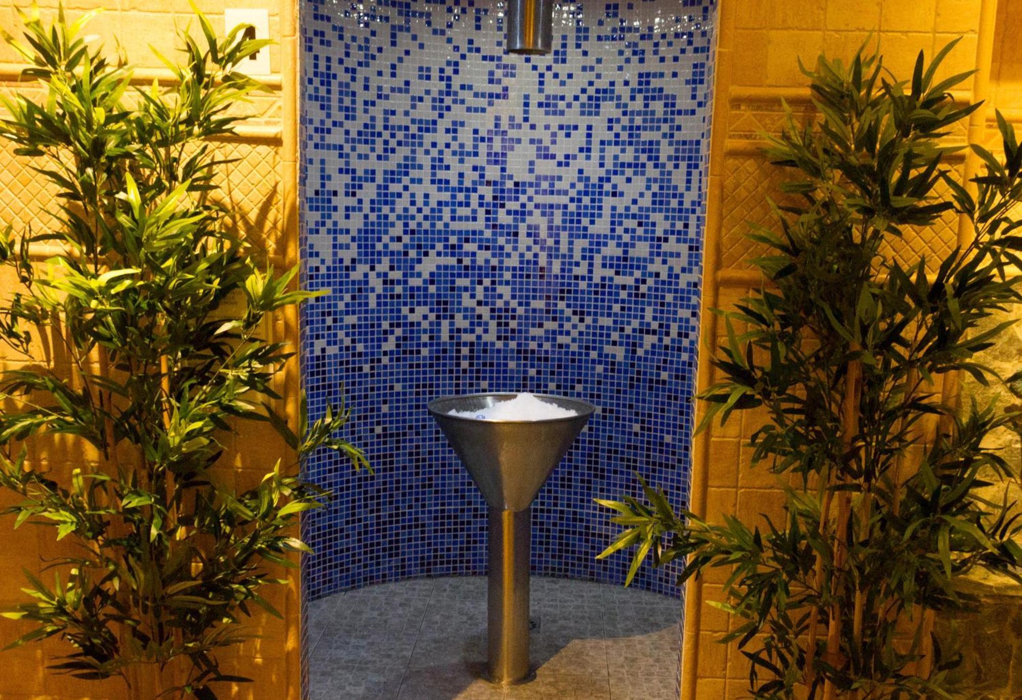 Hotel Best Semiramis Puerto de la Cruz  Ngoại thất bức ảnh A water fountain at the station
