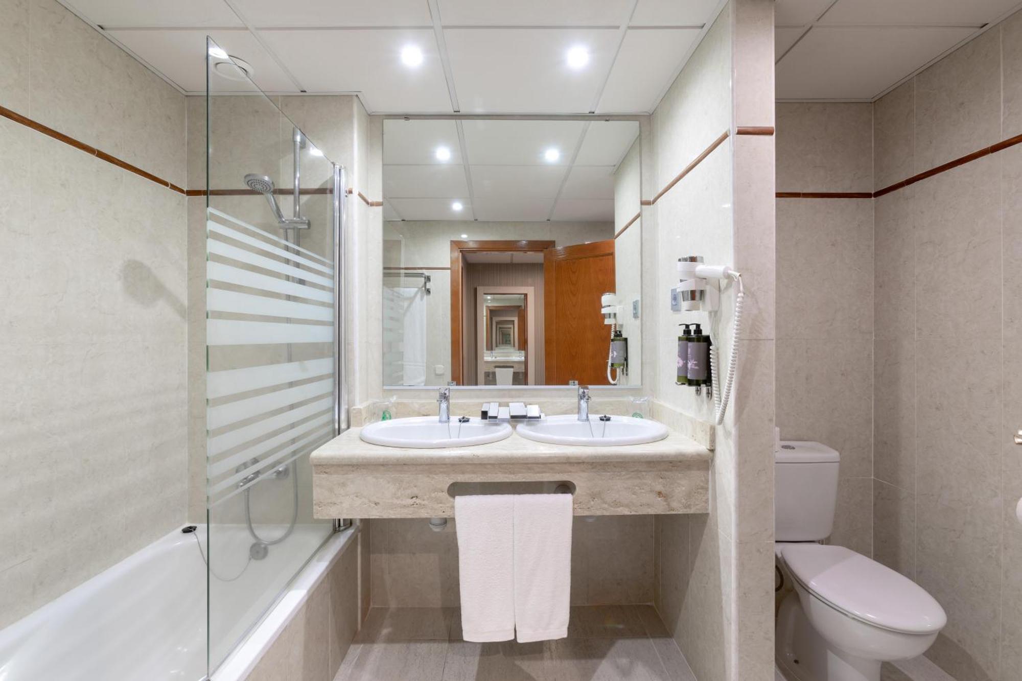 Hotel Best Semiramis Puerto de la Cruz  Ngoại thất bức ảnh Bathroom of a hotel room